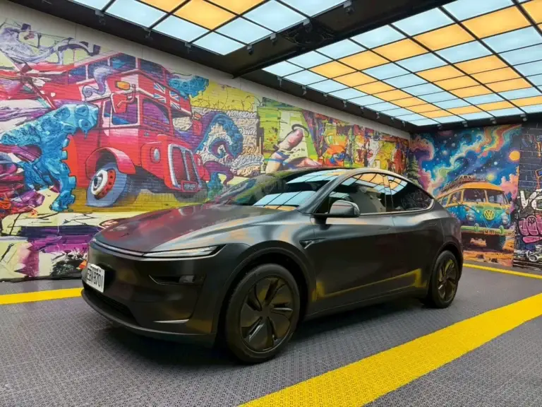 New Model Y 桑馬克 符合法規 隔熱紙完工照片